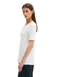 weißes T-Shirt mit einem Rundhalsausschnitt von Marc O'Polo