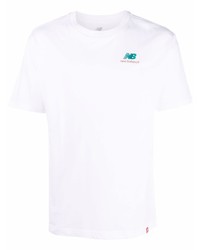 weißes T-Shirt mit einem Rundhalsausschnitt von New Balance