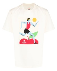 weißes T-Shirt mit einem Rundhalsausschnitt von New Balance