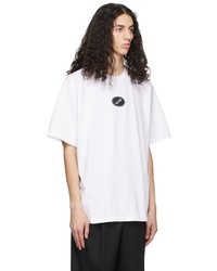 weißes T-Shirt mit einem Rundhalsausschnitt von We11done