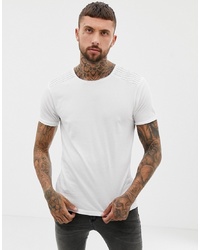 weißes T-Shirt mit einem Rundhalsausschnitt von Ringspun