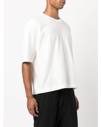 weißes T-Shirt mit einem Rundhalsausschnitt von Homme Plissé Issey Miyake