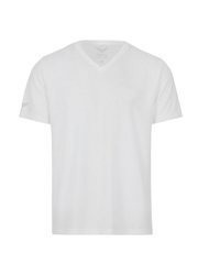 weißes T-Shirt mit einem Rundhalsausschnitt von Trigema
