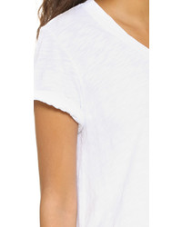 weißes T-Shirt mit einem V-Ausschnitt von Wilt