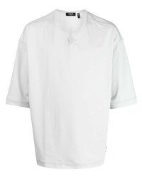 weißes T-Shirt mit einem V-Ausschnitt von FIVE CM