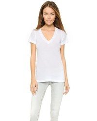 weißes T-Shirt mit einem V-Ausschnitt von LnA