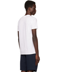 weißes T-Shirt mit einem V-Ausschnitt von Lacoste