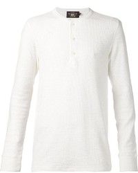 weißes T-shirt mit einer Knopfleiste