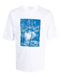 weißes und blaues bedrucktes T-Shirt mit einem Rundhalsausschnitt von agnès b.