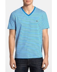 weißes und blaues horizontal gestreiftes T-shirt