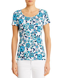 weißes und blaues T-shirt mit Blumenmuster