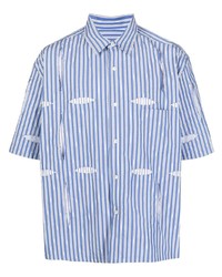 weißes und blaues vertikal gestreiftes Kurzarmhemd von Toga