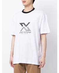 weißes und dunkelblaues bedrucktes T-Shirt mit einem Rundhalsausschnitt von Armani Exchange