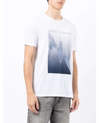 weißes und dunkelblaues bedrucktes T-Shirt mit einem Rundhalsausschnitt von Armani Exchange