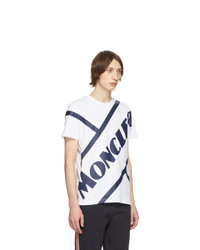 weißes und dunkelblaues bedrucktes T-Shirt mit einem Rundhalsausschnitt von Moncler