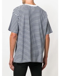 weißes und dunkelblaues horizontal gestreiftes T-Shirt mit einem Rundhalsausschnitt von VISVIM