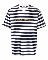 weißes und dunkelblaues horizontal gestreiftes T-Shirt mit einem Rundhalsausschnitt von Sunnei