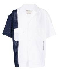 weißes und dunkelblaues Kurzarmhemd von Feng Chen Wang