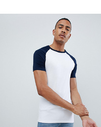 weißes und dunkelblaues T-Shirt mit einem Rundhalsausschnitt von ASOS DESIGN