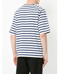 weißes und dunkelblaues vertikal gestreiftes T-Shirt mit einem Rundhalsausschnitt von CK Calvin Klein