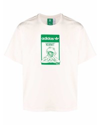 weißes und grünes bedrucktes T-Shirt mit einem Rundhalsausschnitt von adidas