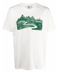 weißes und grünes bedrucktes T-Shirt mit einem Rundhalsausschnitt von adidas