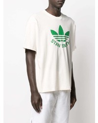 weißes und grünes bedrucktes T-Shirt mit einem Rundhalsausschnitt von adidas