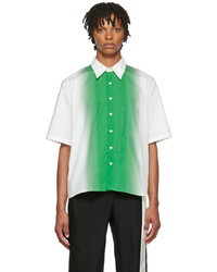 weißes und grünes Kurzarmhemd von Carlota Barrera