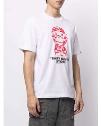 weißes und rosa bedrucktes T-Shirt mit einem Rundhalsausschnitt von *BABY MILO® STORE BY *A BATHING APE®