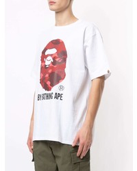 weißes und rotes bedrucktes T-Shirt mit einem Rundhalsausschnitt von A Bathing Ape