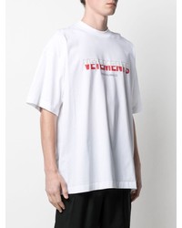 weißes und rotes bedrucktes T-Shirt mit einem Rundhalsausschnitt von Vetements