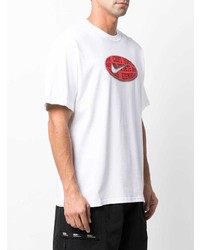 weißes und rotes bedrucktes T-Shirt mit einem Rundhalsausschnitt von Nike