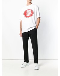 weißes und rotes bedrucktes T-Shirt mit einem Rundhalsausschnitt von Calvin Klein Jeans Est. 1978