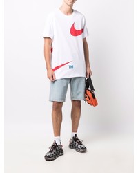 weißes und rotes bedrucktes T-Shirt mit einem Rundhalsausschnitt von Nike