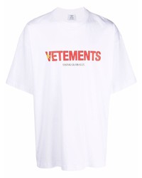 weißes und rotes bedrucktes T-Shirt mit einem Rundhalsausschnitt von Vetements