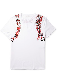 weißes und rotes bedrucktes T-Shirt mit einem V-Ausschnitt