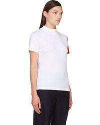 weißes und rotes T-Shirt mit einem Rundhalsausschnitt