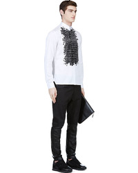 weißes und schwarzes bedrucktes Businesshemd von Kris Van Assche