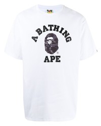 weißes und schwarzes bedrucktes T-Shirt mit einem Rundhalsausschnitt von A Bathing Ape