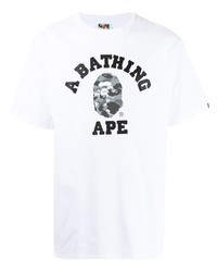 weißes und schwarzes bedrucktes T-Shirt mit einem Rundhalsausschnitt von A Bathing Ape