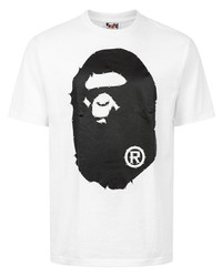 weißes und schwarzes bedrucktes T-Shirt mit einem Rundhalsausschnitt von A Bathing Ape