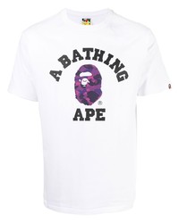 weißes und schwarzes bedrucktes T-Shirt mit einem Rundhalsausschnitt von A Bathing Ape