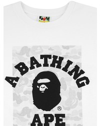 weißes und schwarzes bedrucktes T-Shirt mit einem Rundhalsausschnitt von A Bathing Ape