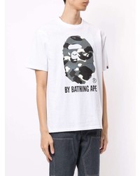 weißes und schwarzes bedrucktes T-Shirt mit einem Rundhalsausschnitt von A Bathing Ape