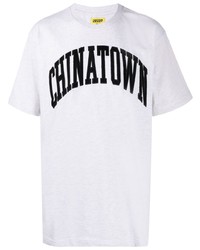 weißes und schwarzes bedrucktes T-Shirt mit einem Rundhalsausschnitt von Chinatown Market