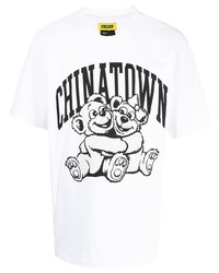 weißes und schwarzes bedrucktes T-Shirt mit einem Rundhalsausschnitt von Chinatown Market