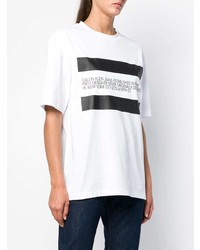 weißes und schwarzes bedrucktes T-Shirt mit einem Rundhalsausschnitt von Calvin Klein Jeans Est. 1978