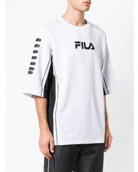 weißes und schwarzes bedrucktes T-Shirt mit einem Rundhalsausschnitt von Fila