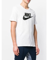 weißes und schwarzes bedrucktes T-Shirt mit einem Rundhalsausschnitt von Nike