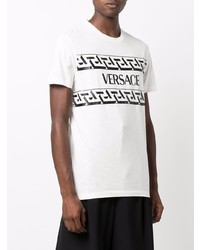 weißes und schwarzes bedrucktes T-Shirt mit einem Rundhalsausschnitt von Versace